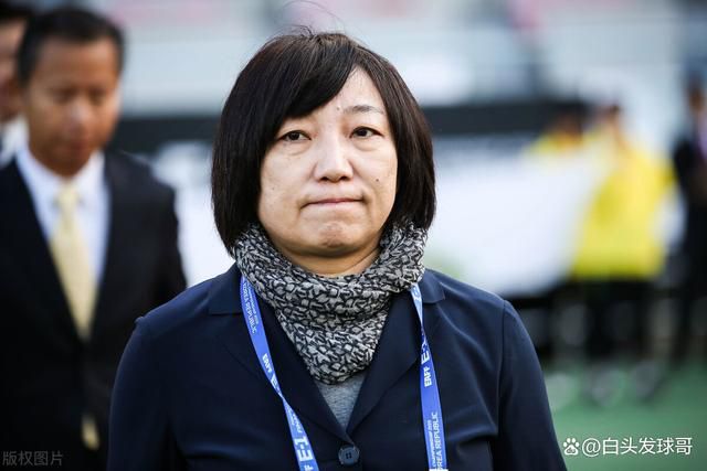 女人扒开腿让男人捅爽